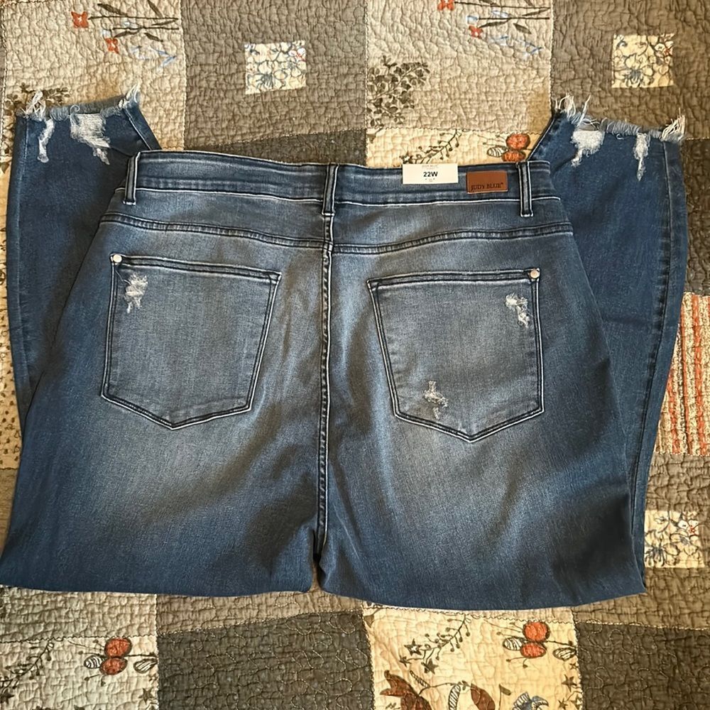 Judy Blue - High Rise - Destroyed Hem skinny Jeans - Size 22W